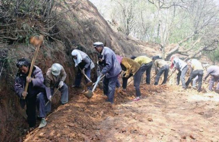 1982年江苏农民一铁锹挖出18斤重金豹子金兽最终何去何从