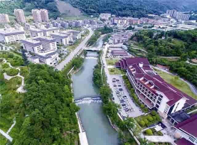 五峰水利：卿卿渔水绕深山 泠泠浅碧乐洋洋