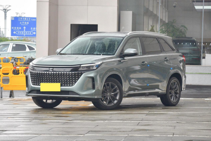 中型插混SUV 9.98万出头与油车一个价，蓝电E5性价比秒杀CS75PLUS！